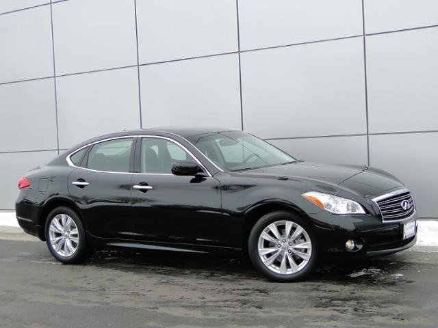 2011 Infiniti M56x Base