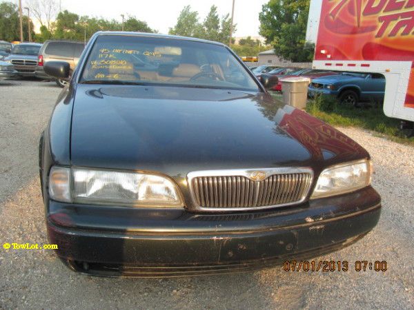 1995 Infiniti Q45 Base