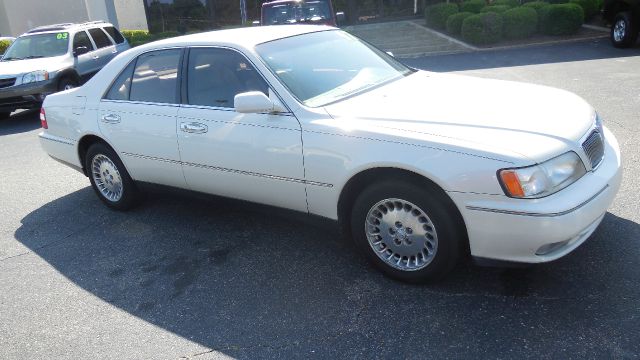 1997 Infiniti Q45 Base