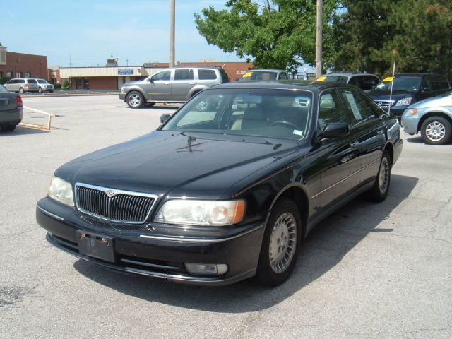 1997 Infiniti Q45 Base