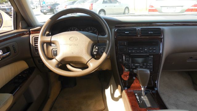 1997 Infiniti Q45 Base