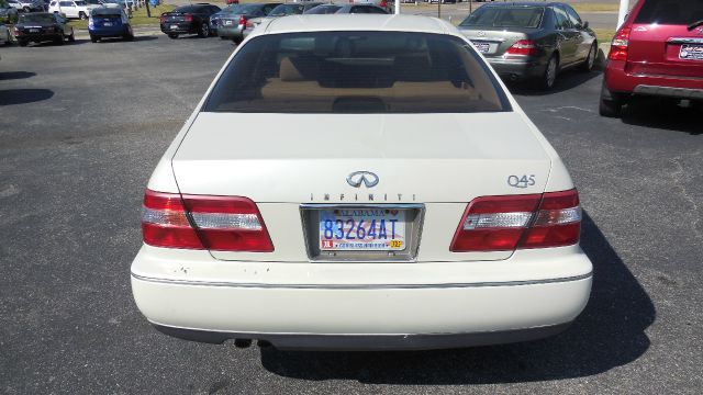 1997 Infiniti Q45 Base