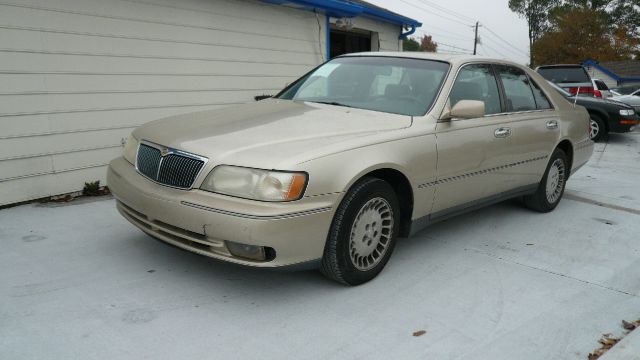 1998 Infiniti Q45 Base