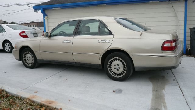 1998 Infiniti Q45 Base