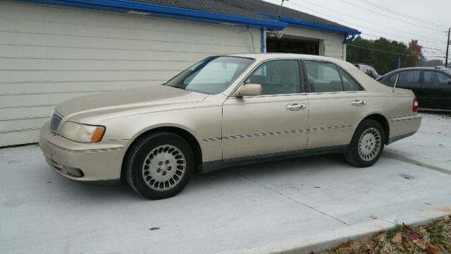 1998 Infiniti Q45 Base