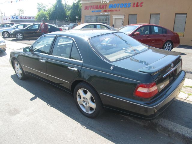 1999 Infiniti Q45 Base