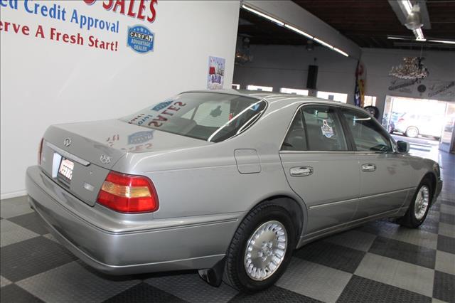 1999 Infiniti Q45 Base