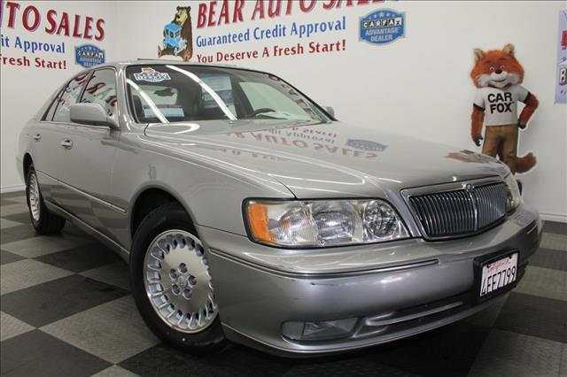 1999 Infiniti Q45 Base