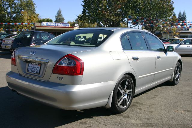 2002 Infiniti Q45 Base