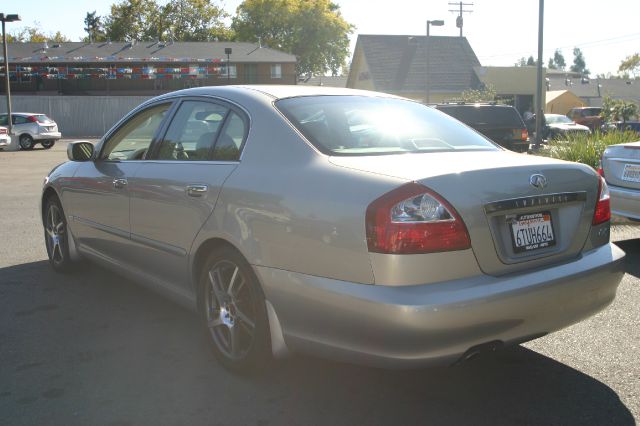 2002 Infiniti Q45 Base