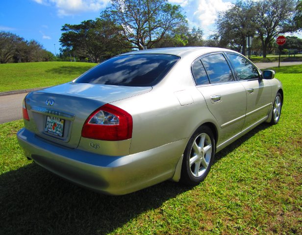 2002 Infiniti Q45 Base