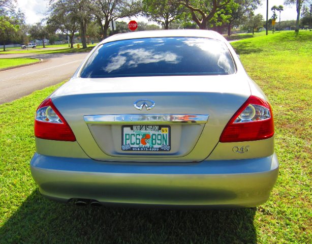 2002 Infiniti Q45 Base