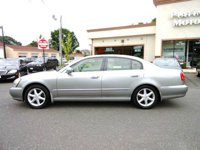 2002 Infiniti Q45 Base