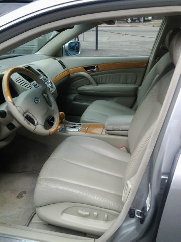 2002 Infiniti Q45 Base