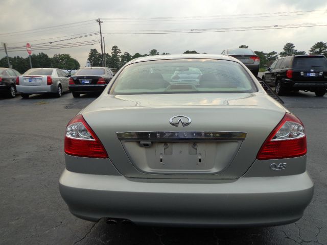2002 Infiniti Q45 Base