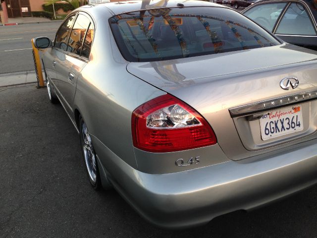 2002 Infiniti Q45 Base