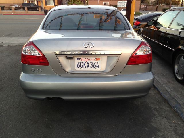 2002 Infiniti Q45 Base