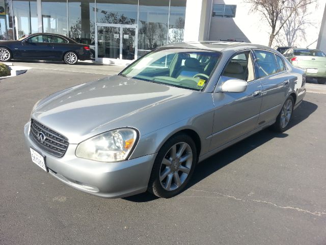 2002 Infiniti Q45 Base