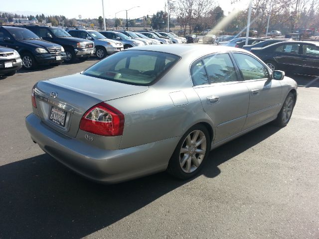 2002 Infiniti Q45 Base