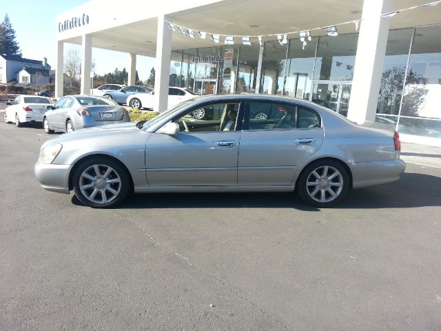 2002 Infiniti Q45 Base