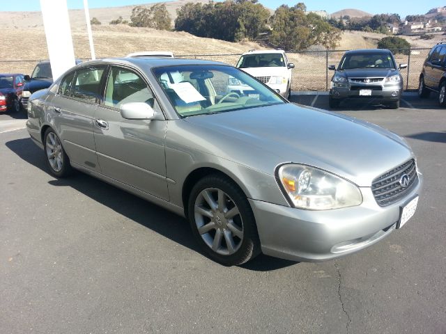 2002 Infiniti Q45 Base