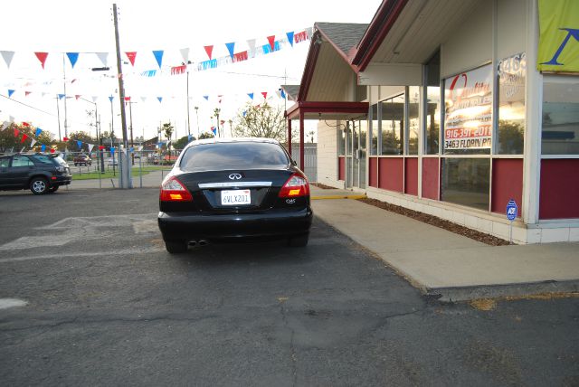 2002 Infiniti Q45 Base