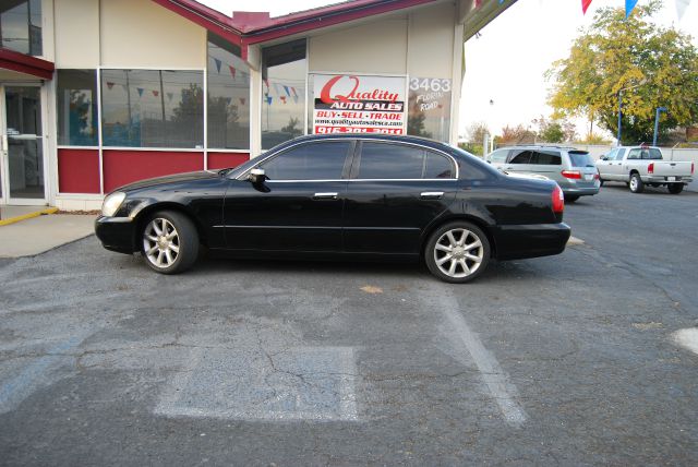 2002 Infiniti Q45 Base