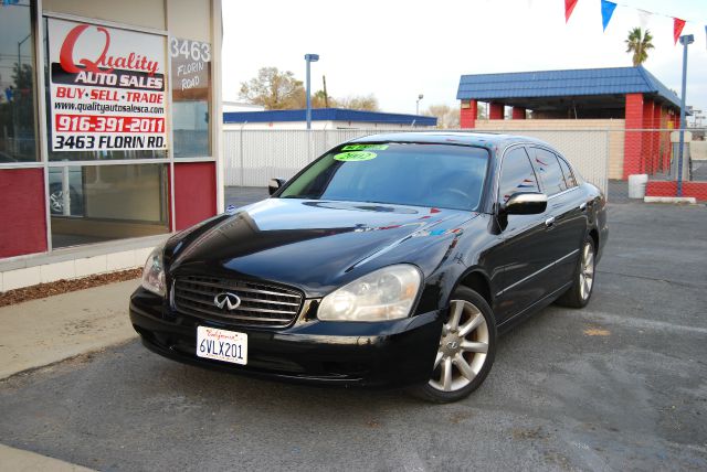 2002 Infiniti Q45 Base