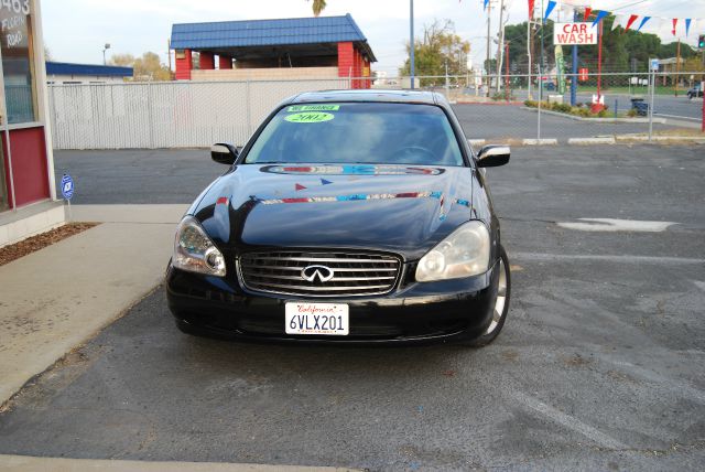 2002 Infiniti Q45 Base