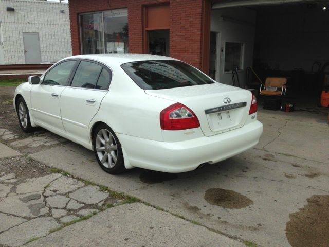 2002 Infiniti Q45 Base
