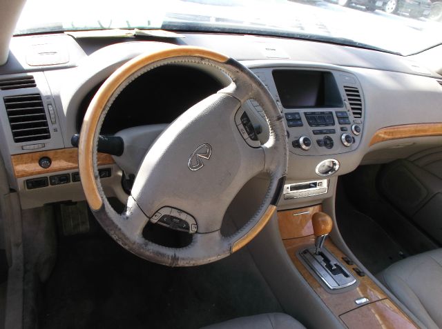 2002 Infiniti Q45 Base