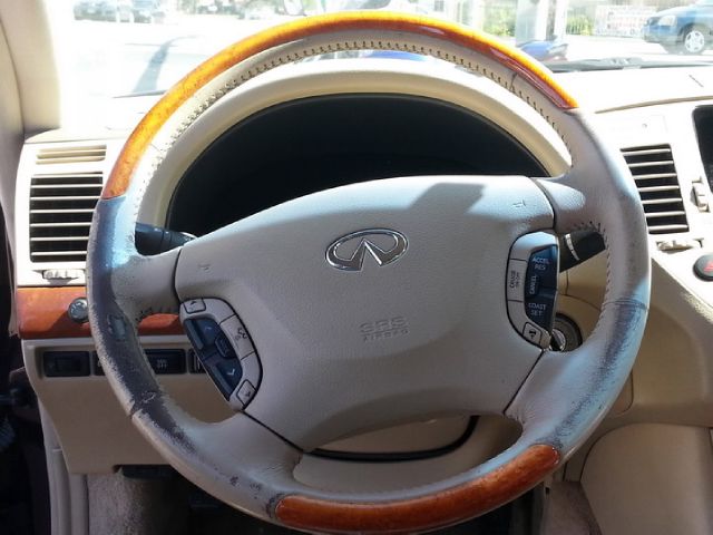 2002 Infiniti Q45 Base