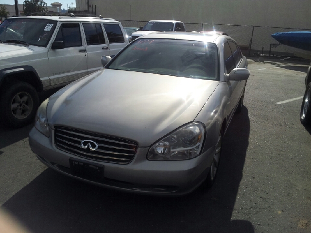 2002 Infiniti Q45 Base