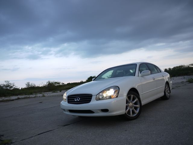 2002 Infiniti Q45 Base