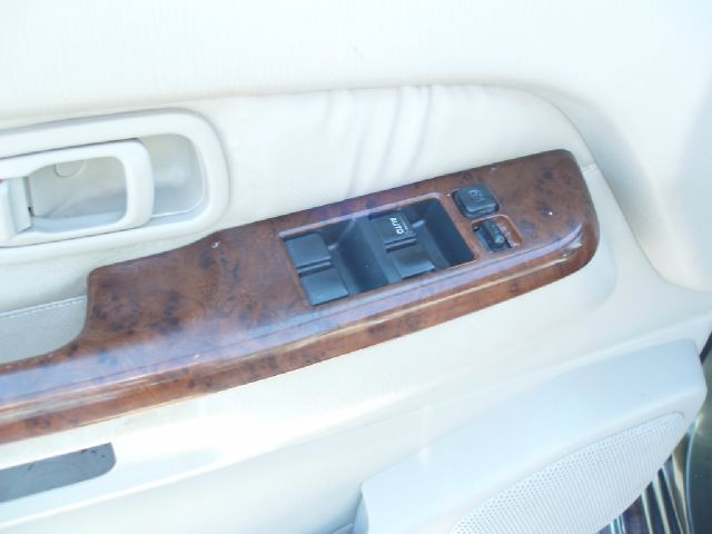 1997 Infiniti QX4 Base