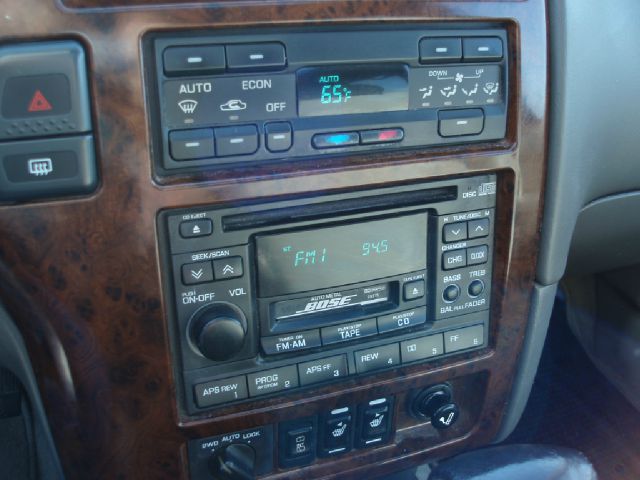 1997 Infiniti QX4 Base
