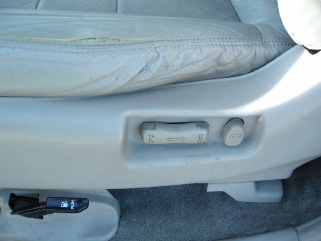 1997 Infiniti QX4 Base