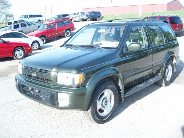 1997 Infiniti QX4 Base