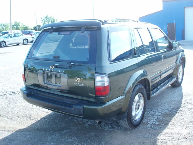 1997 Infiniti QX4 Base