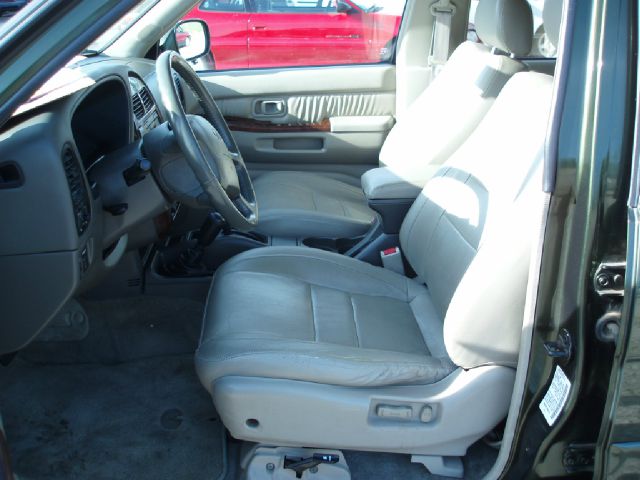 1997 Infiniti QX4 Base