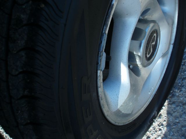 1997 Infiniti QX4 Base