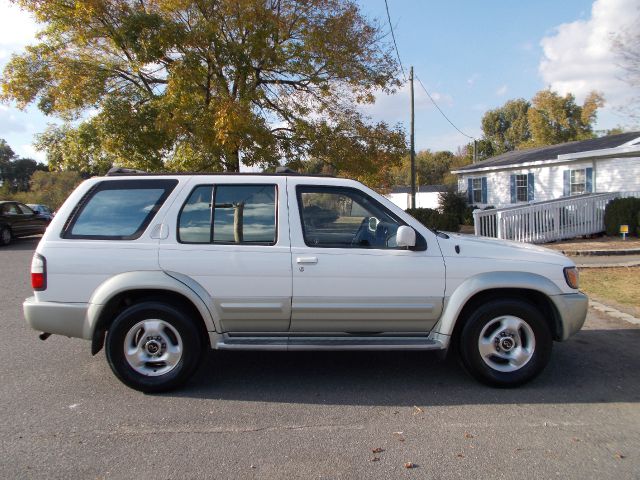 1997 Infiniti QX4 Base