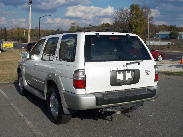 1997 Infiniti QX4 Base