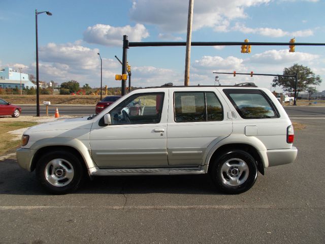 1997 Infiniti QX4 Base