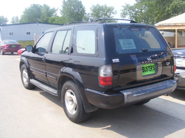 1998 Infiniti QX4 Base