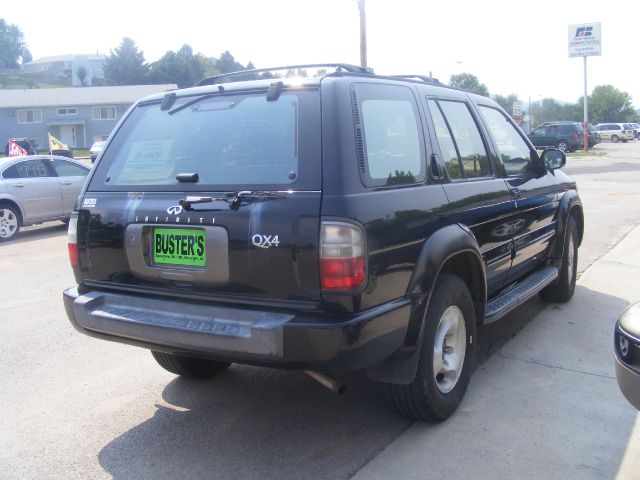 1998 Infiniti QX4 Base