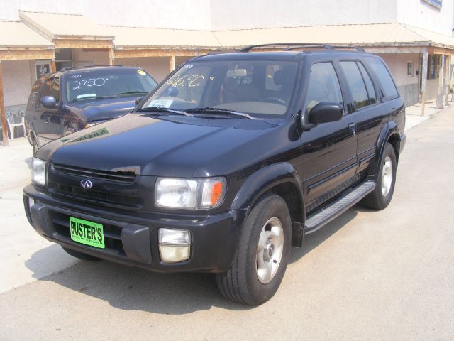 1998 Infiniti QX4 Base