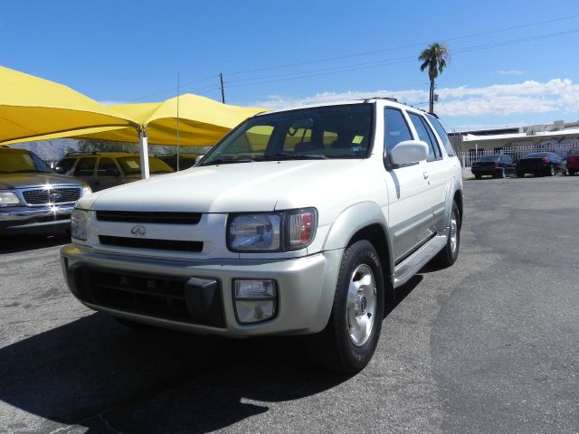 1998 Infiniti QX4 Base
