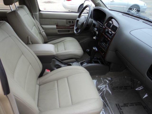 1998 Infiniti QX4 Base
