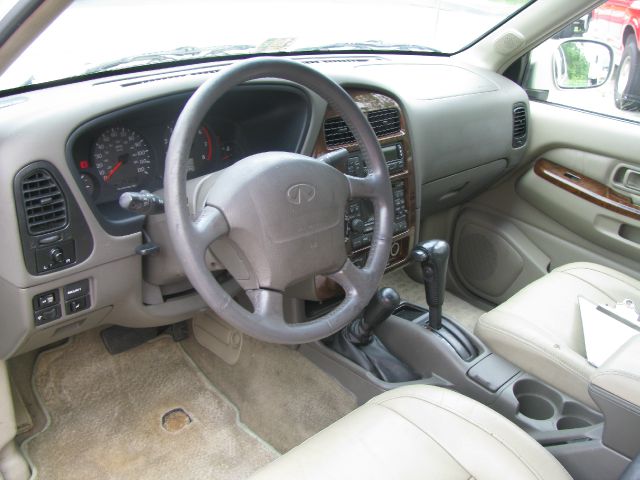1998 Infiniti QX4 Base